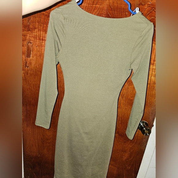 Dress - Picture 2 of 2